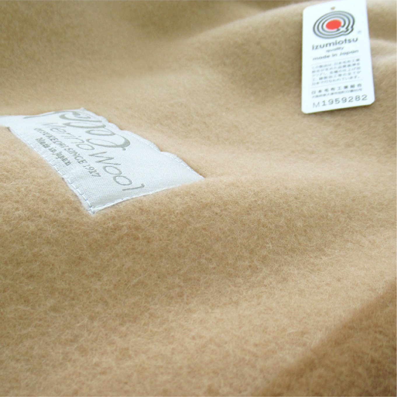 ウール特有の肌触りを存分に楽しんでいただける弾力のある仕上がり