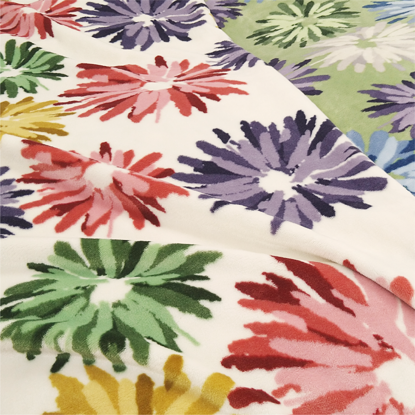 油絵のようなカラフルな花柄