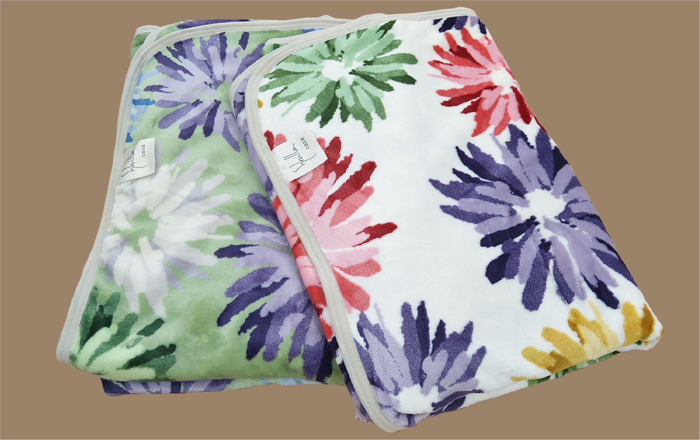 花柄がより魅力的に見えるホワイトと、やすらぎを与えるグリーンの2色展開