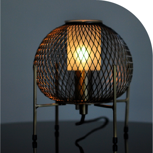 優しい灯りとリラックスできる香りが楽しめるアロマランプ