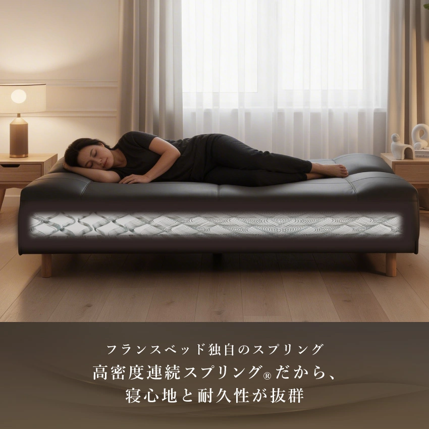 フランスベッド ソファベッド バレンの上で女性が座って本を読んでいる画像