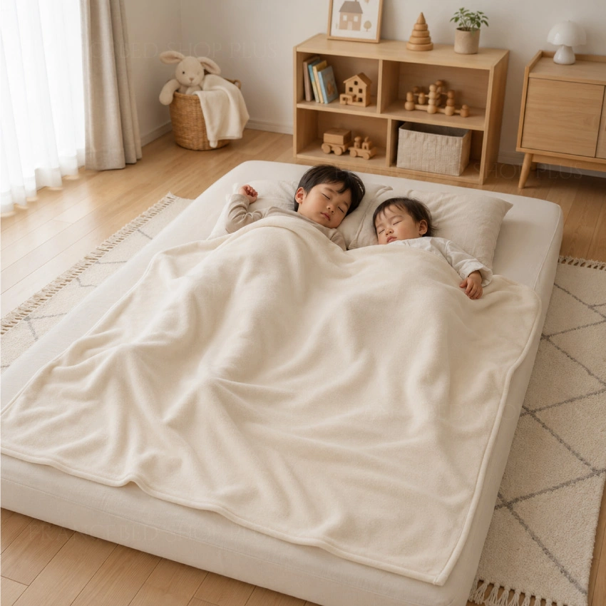 幼児と赤ちゃんがオールオーガニックコットン毛布を使用して寝ている画像