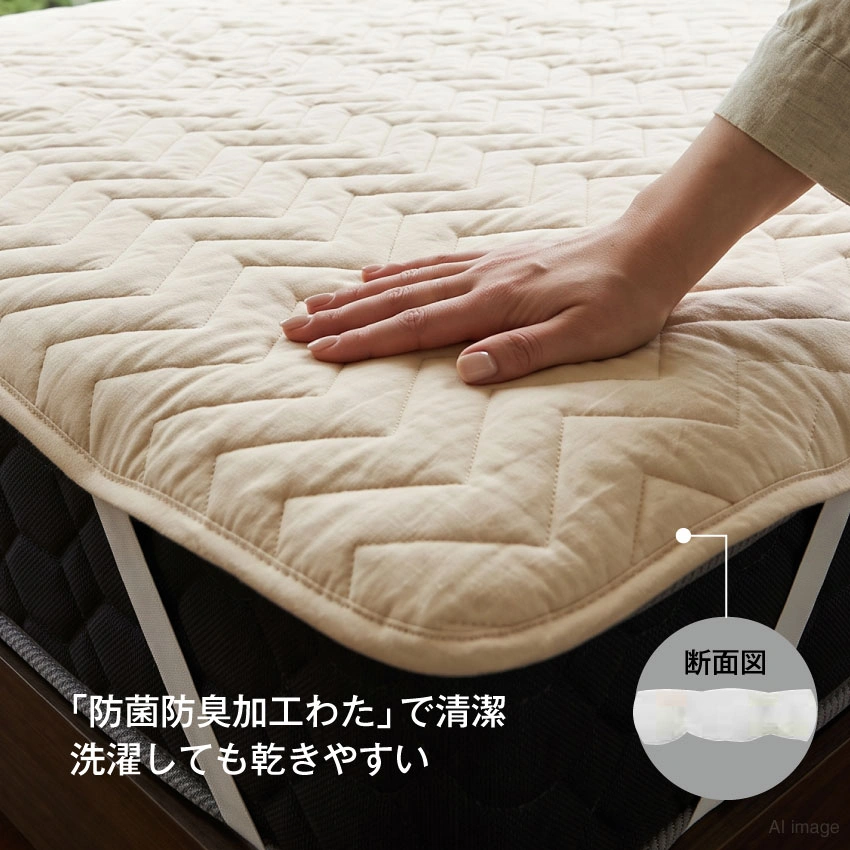 女性の手で生地表面を触っている画像