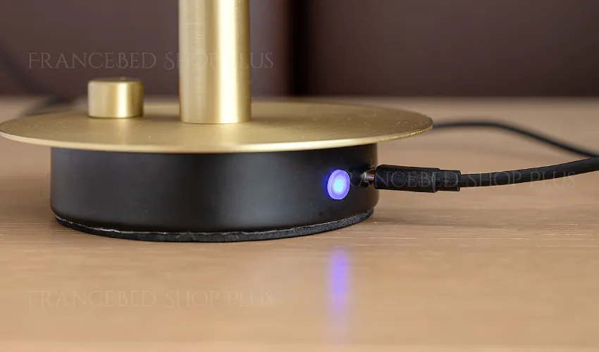 充電式のポータブルランプ