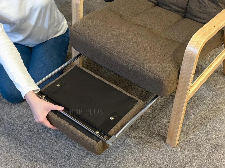 フットレストを引き出す画像